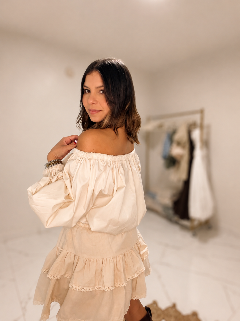 Off shoulder cropped top - Beige